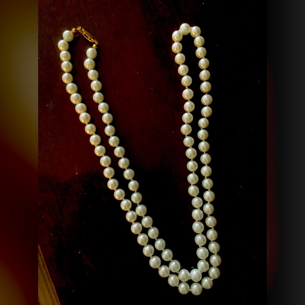 Vintage White Pearl Necklace